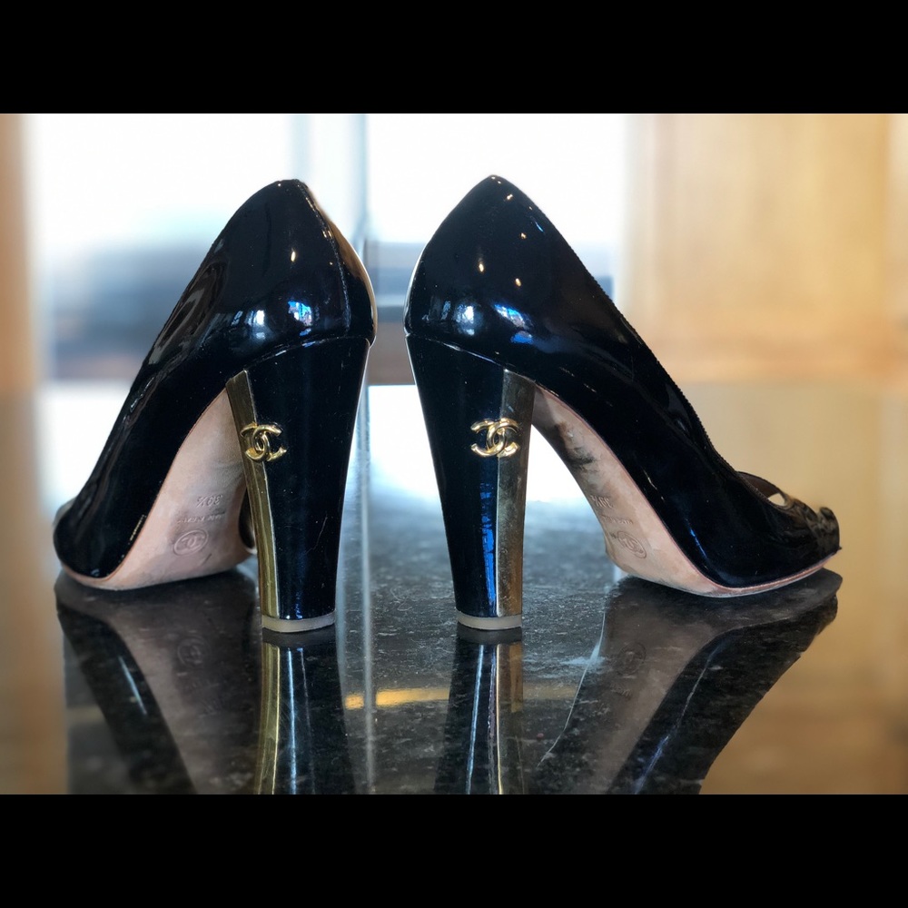 Chanel black pumps heels gold logo 39.5